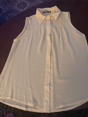 THE HANGER. Button-Front Collared Blouse - Pale Yellow